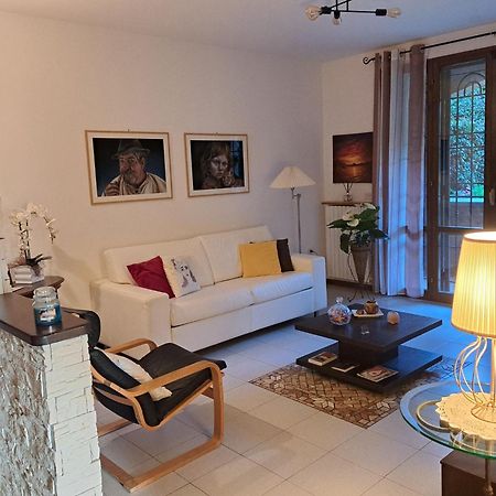 Casa Vacanze Viaggi Dipinti มอนเตเรนซิโอ ภายนอก รูปภาพ