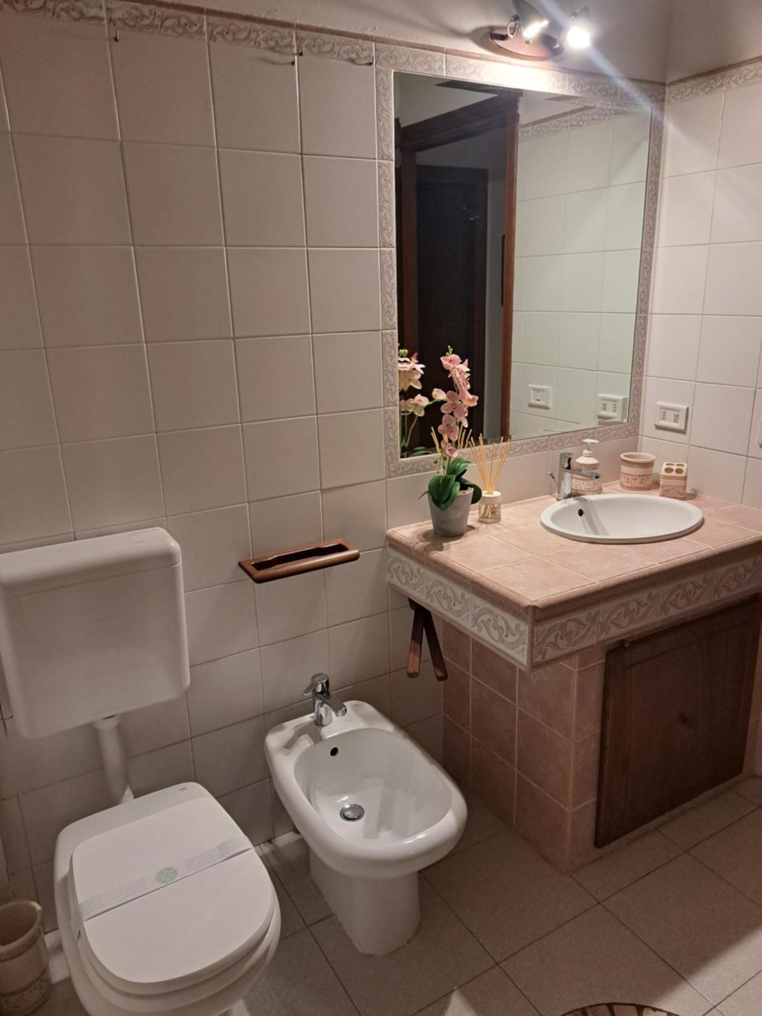 Casa Vacanze Viaggi Dipinti มอนเตเรนซิโอ ภายนอก รูปภาพ