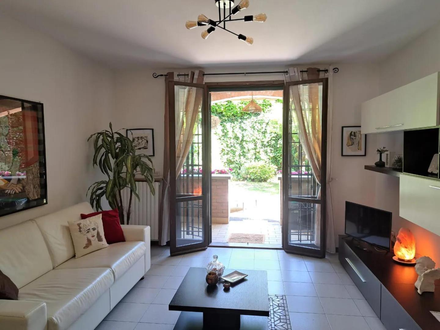 Casa Vacanze Viaggi Dipinti มอนเตเรนซิโอ ภายนอก รูปภาพ