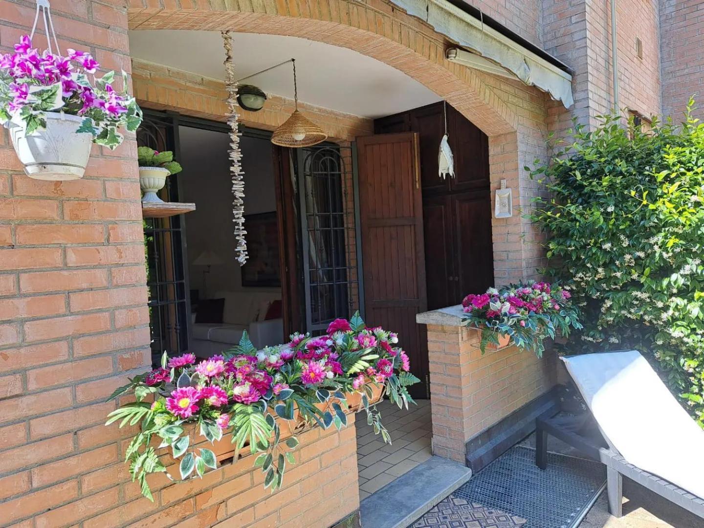 Casa Vacanze Viaggi Dipinti มอนเตเรนซิโอ ภายนอก รูปภาพ