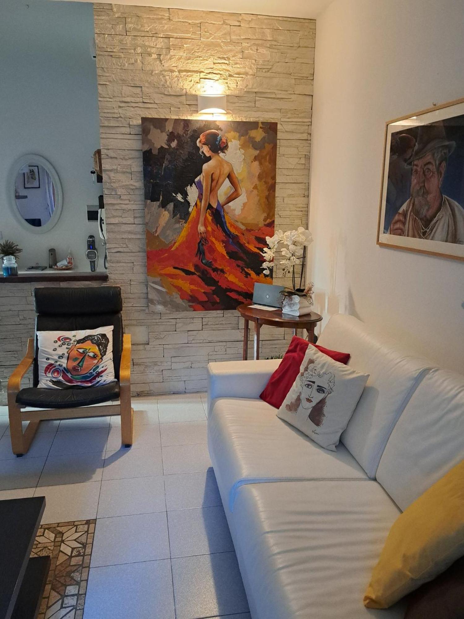 Casa Vacanze Viaggi Dipinti มอนเตเรนซิโอ ภายนอก รูปภาพ