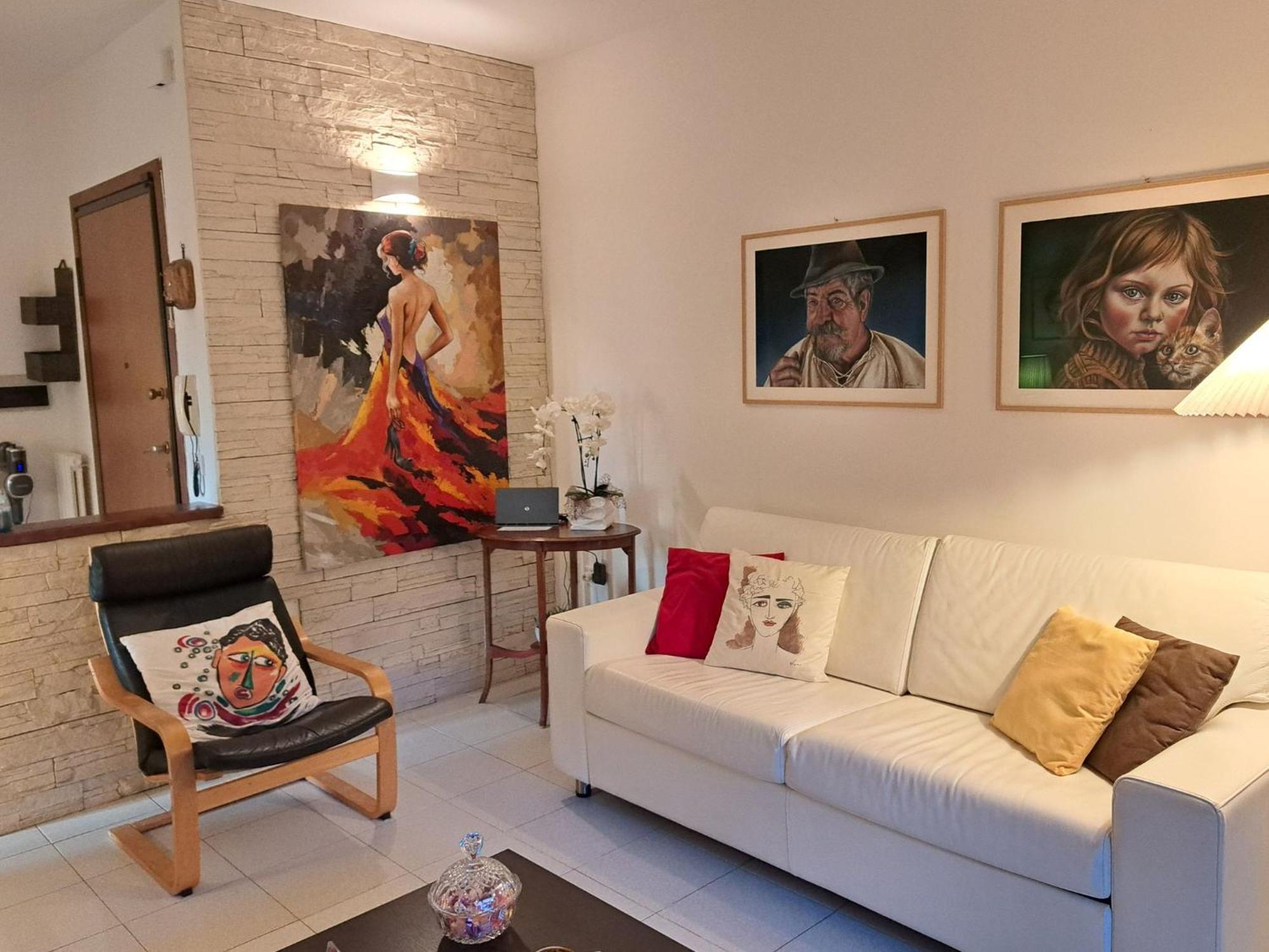 Casa Vacanze Viaggi Dipinti มอนเตเรนซิโอ ภายนอก รูปภาพ